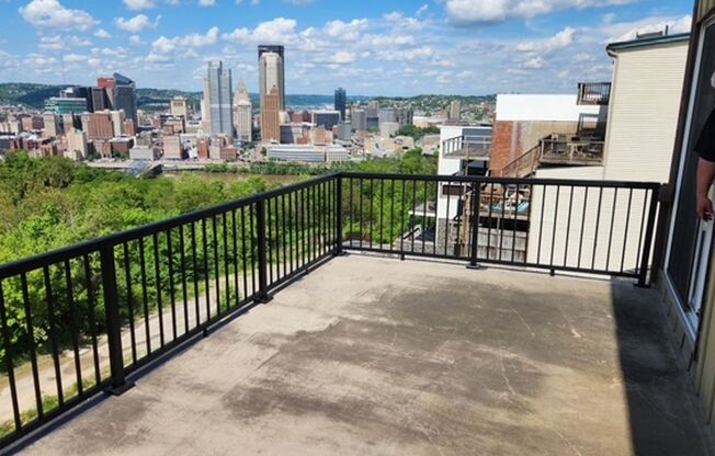 READY FOR MOVE IN! AMAZING 1-BEDROOM WITH STUNNING VIEWS!