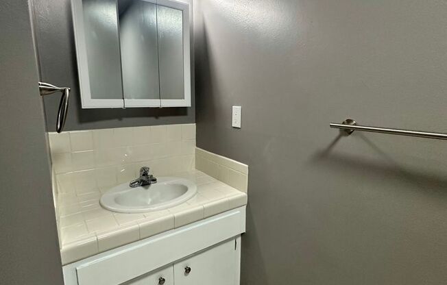 2 beds, 1 bath, 765 sqft, $1,925, Unit Unit 06