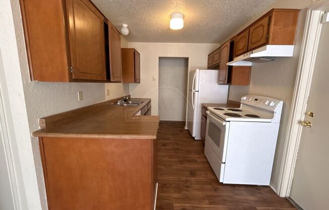 3 beds, 2 baths, $1,025