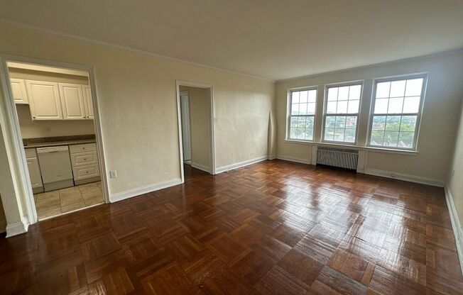 1 bed, 1 bath, 760 sqft, $1,450, Unit Royal York 107