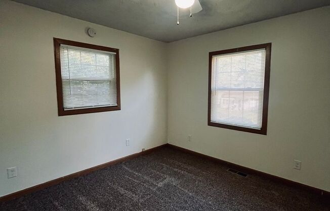 2 beds, 1 bath, $1,100