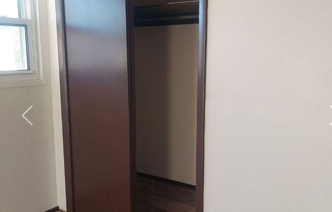 2 beds, 1 bath, $895, Unit H