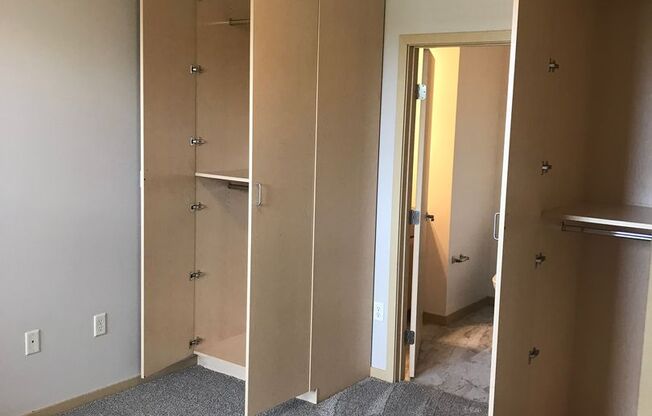 2 beds, 2 baths, 926 sqft, $1,600, Unit 210