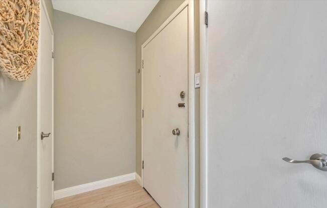 1585 10 AVE