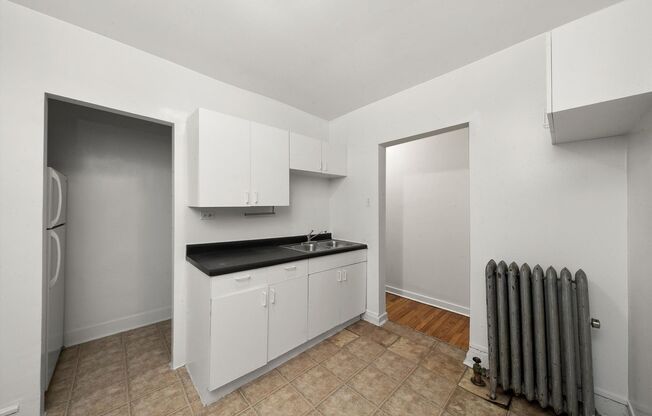 3 beds, 1 bath, 1,195 sqft, $2,995, Unit 2330-1A