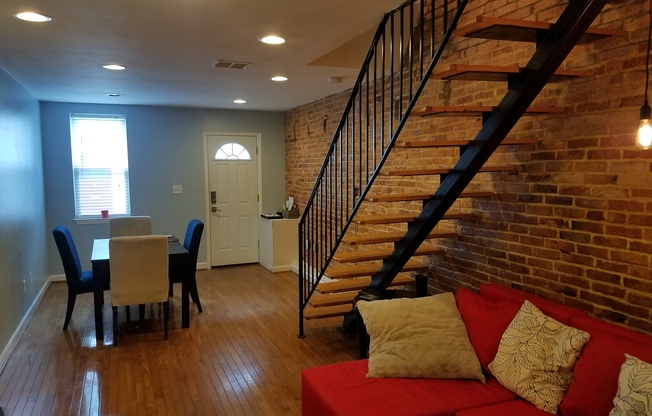Charming 2Bedroom/1.5Bath Townhome in Upper Fells Point!