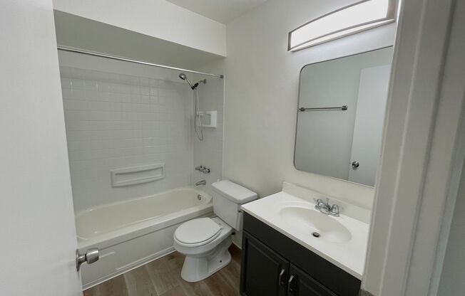 2 beds, 1 bath, 890 sqft, $1,595, Unit 16
