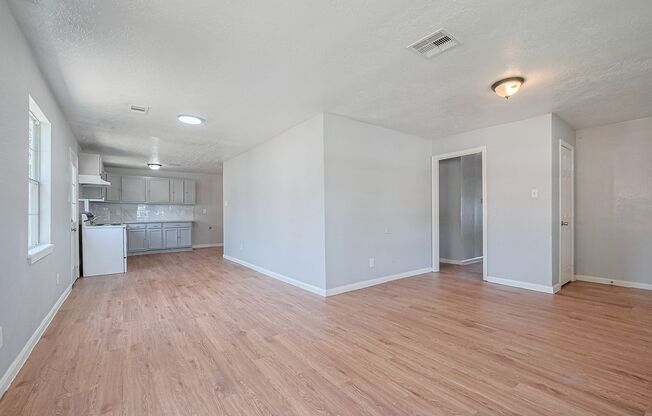 Affordable spacious 5bed/2bath single-family house!