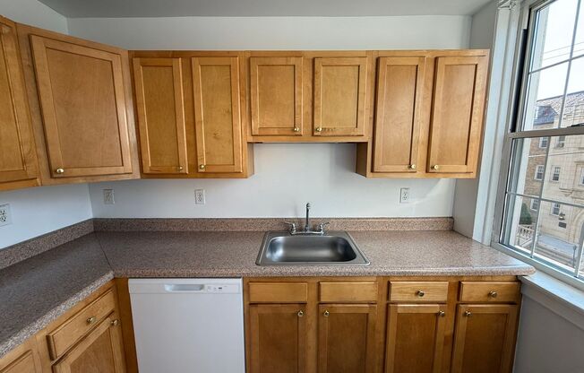 2 beds, 2 baths, 1,303 sqft, $2,200, Unit New King Edward  301