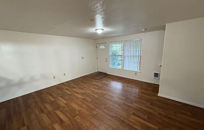 3 beds, 2 baths, 1,200 sqft, $1,695, Unit 38