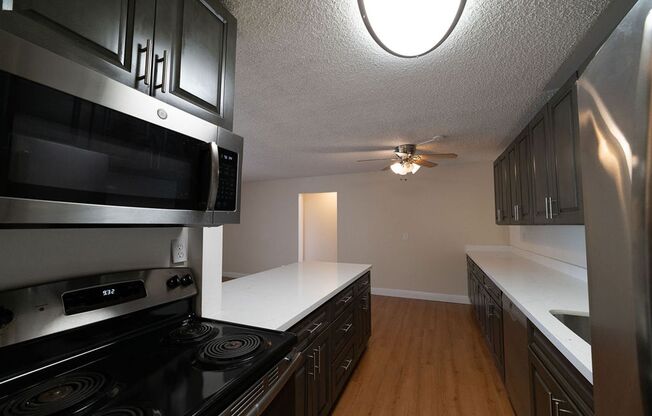 2 beds, 2 baths, $2,970, Unit 202