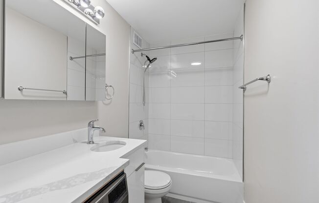 3 beds, 1.5 baths, $3,500, Unit 10C