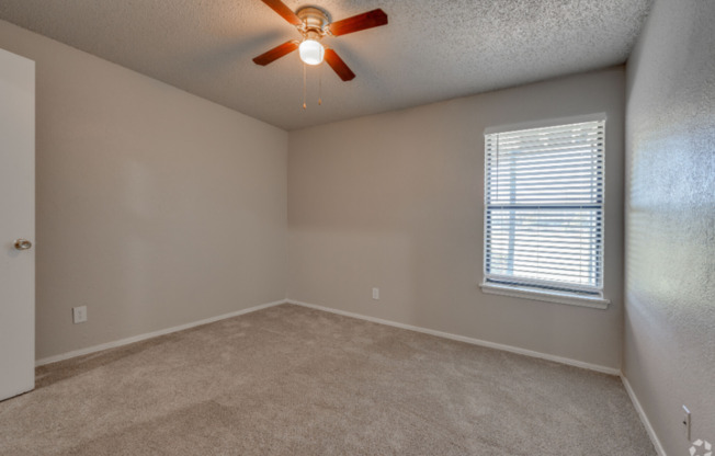 1 bed, 1 bath, 800 sqft, $915, Unit 1612