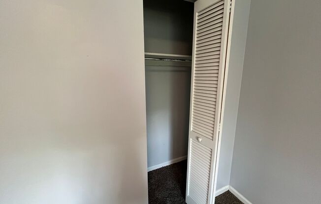 2 beds, 1 bath, 800 sqft, $899, Unit 404