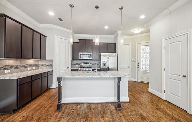 2627 SHADY WOODS LN