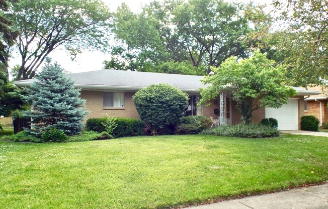 Perrysburg 2 Bed/1.5 Bath Ranch Home--Close to Everything