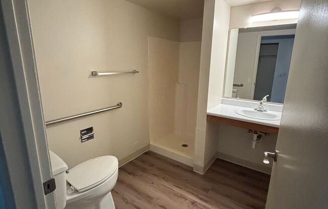 2 beds, 1 bath, 842 sqft, $1,444, Unit 28-B06 Davis 2 BD