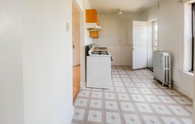 1 bed, 1 bath, 560 sqft, $1,435, Unit 5951P-2E