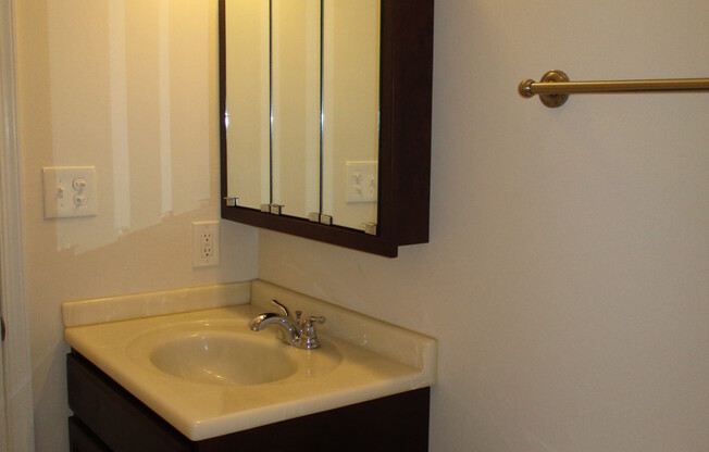 2 beds, 2 baths, $1,850, Unit (Unit G)