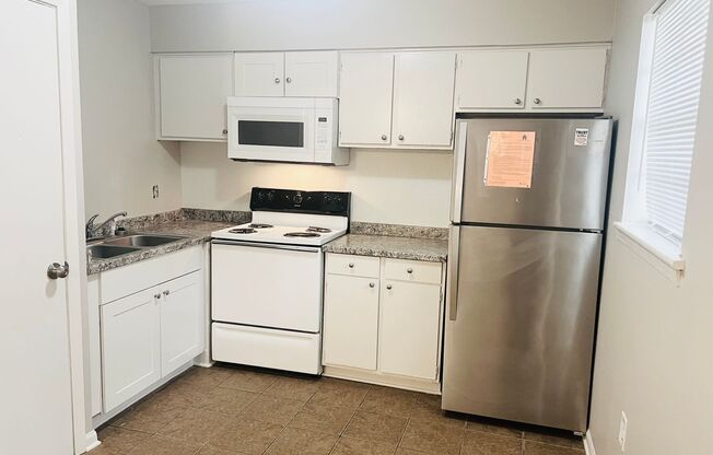 Studio, 1 bath, 494 sqft, $690, Unit 33