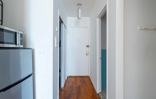 Studio, 1 bath, $3,350, Unit 6G