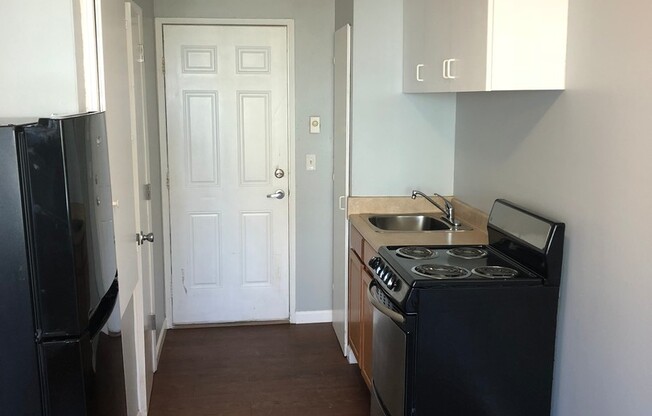 Studio, 1 bath, 383 sqft, $900, Unit 24