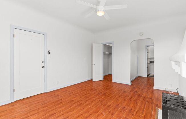 Studio, 1 bath, 414 sqft, $1,595, Unit 05