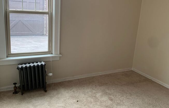2 beds, 1 bath, 650 sqft, $1,195, Unit 298-3