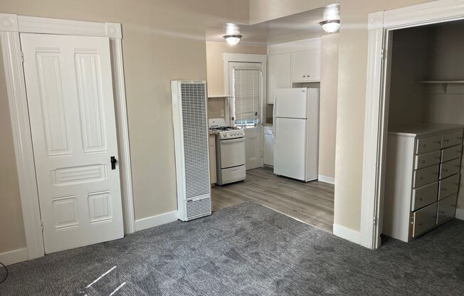 0695 -S. 6th Street