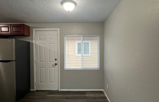 3 beds, 1 bath, 1,000 sqft, $1,750, Unit 7324