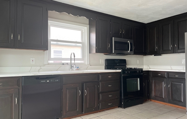 185 WALNUT AVE