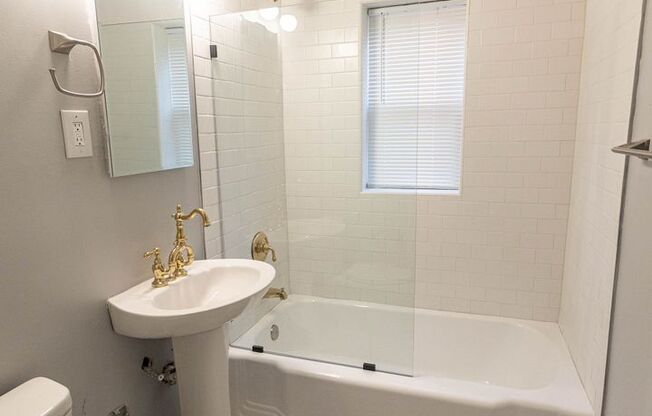 Studio, 1 bath, 405 sqft, $895, Unit 202