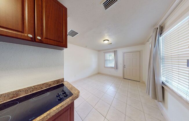 Studio, 1 bath, 550 sqft, $1,475