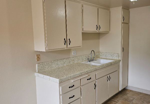 1135 W I ST