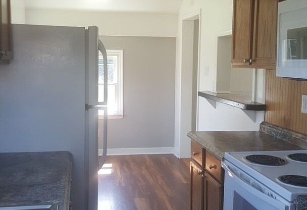 3 beds, 1 bath, $1,650