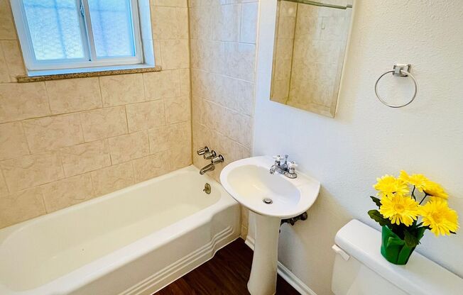 1 bed, 1 bath, 649 sqft, $1,150, Unit 14