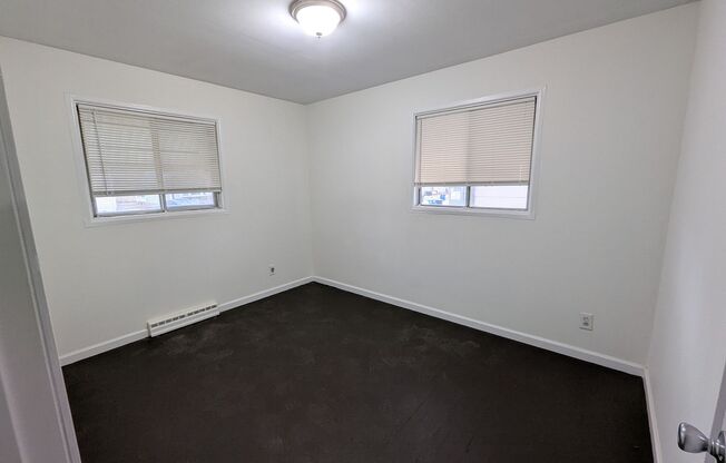 3 beds, 1 bath, $1,150