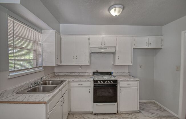 2 beds, 1 bath, $1,050