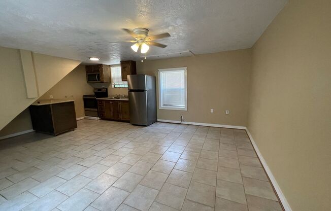 2 beds, 1 bath, $1,200