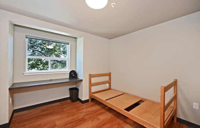 Studio, 1 bath, 175 sqft, $1,184, Unit 4735 21st Ave NE Unit 404 - Unit 404