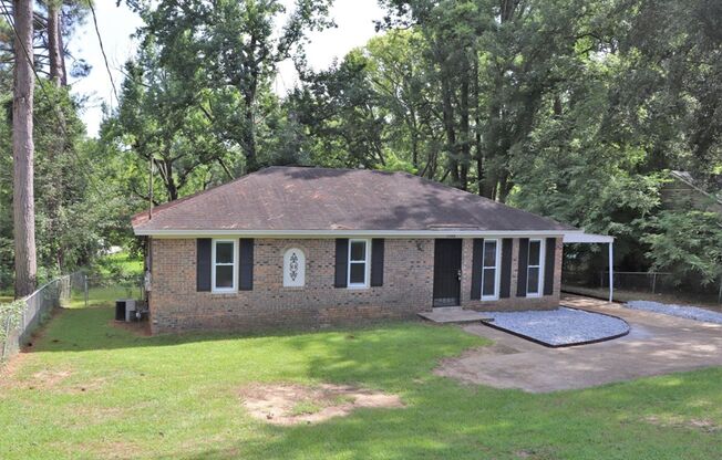 Handsome  3-bedroom ranch home!