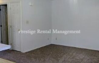 2 beds, 1 bath, $900, Unit 2