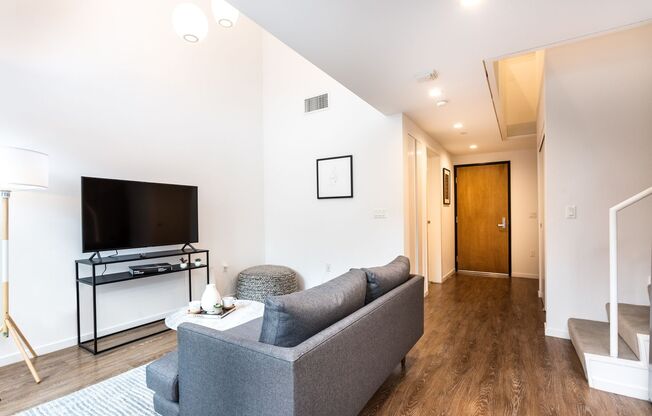 1 bed, 1 bath, 733 sqft, $2,895, Unit 219