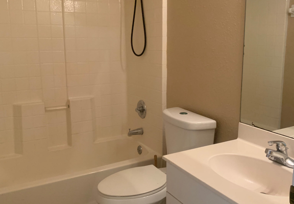 10 EMERALD LN
