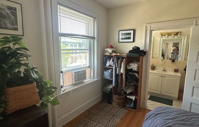 1 bed, 1 bath, 550 sqft, $2,450, Unit 34