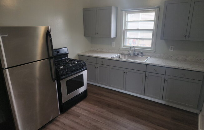 290 E 17 ST