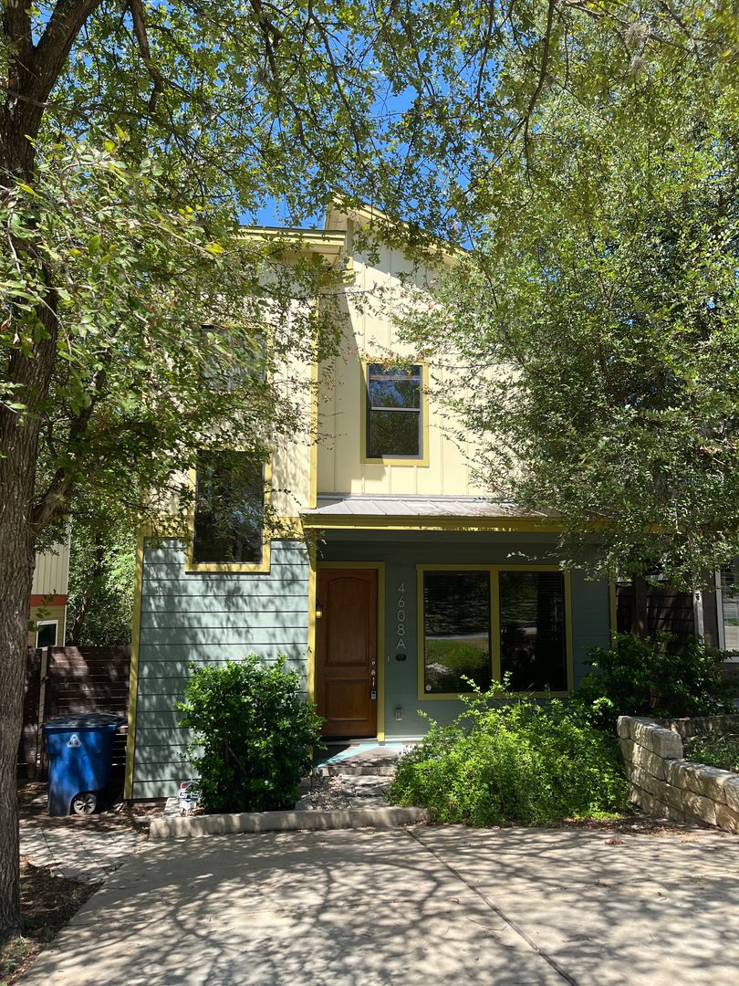 Modern Townhouse Near Mueller