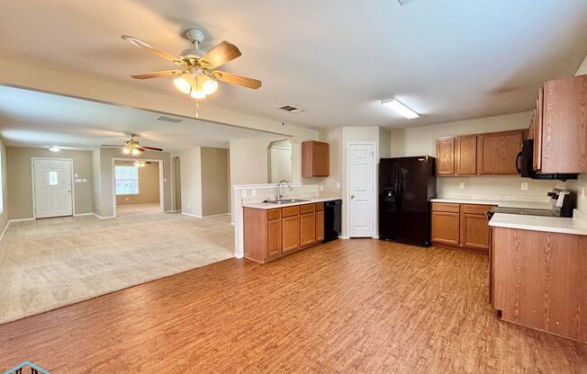 Your Perfect Retreat Awaits! A Charming 3-Bedroom 2-Bath Home Nestled in a Friendly Neighborhood!