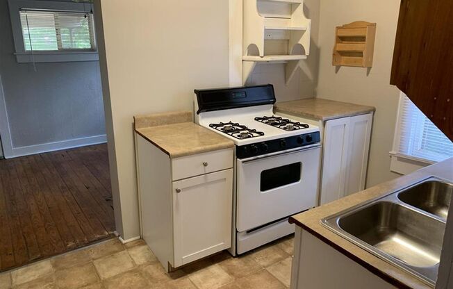 2 beds, 1 bath, $1,050, Unit 410