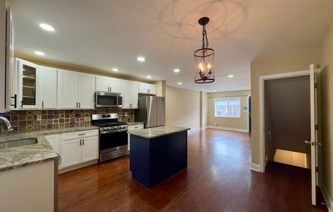 Charming 3 Bedroom/2 Bathroom Apartment in Greektown, MD!